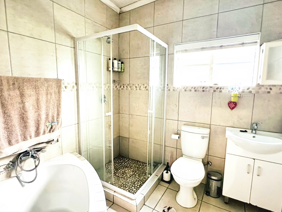 4 Bedroom Property for Sale in The Village Western Cape